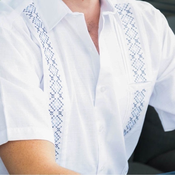 White‎ Linen Men Guayabera with Blue Embroidery NWT - Picture 1 of 4